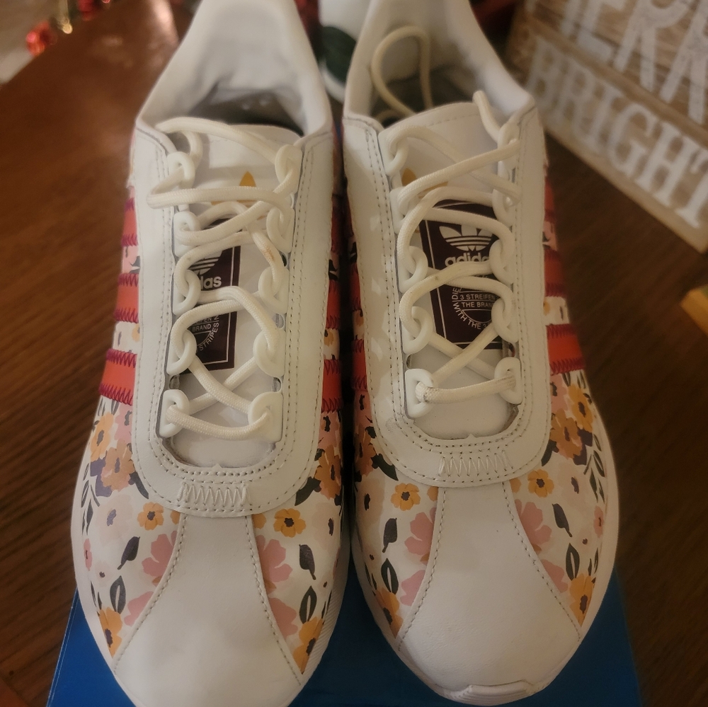 Adidas sneakers - Picture 3 of 6